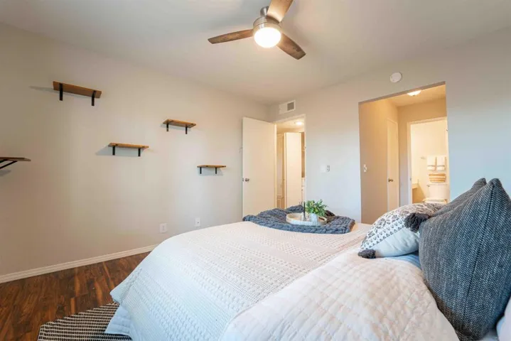 225 Diamond Way #110, Vista, California 92083