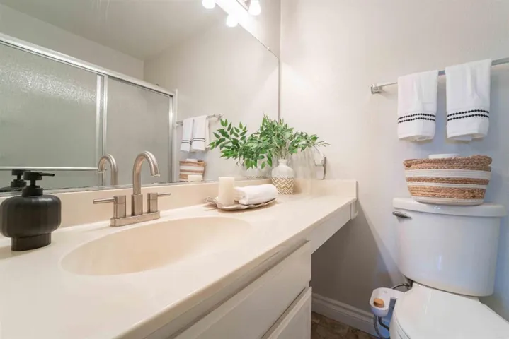 225 Diamond Way #110, Vista, California 92083