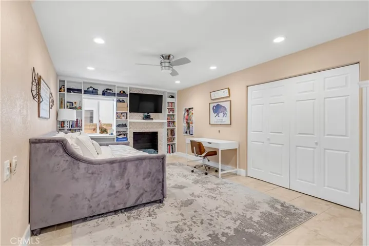 Den converted to 4th bedroom.