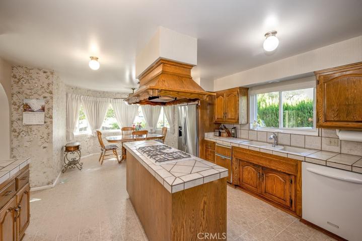 Open Kitchen with Center Island