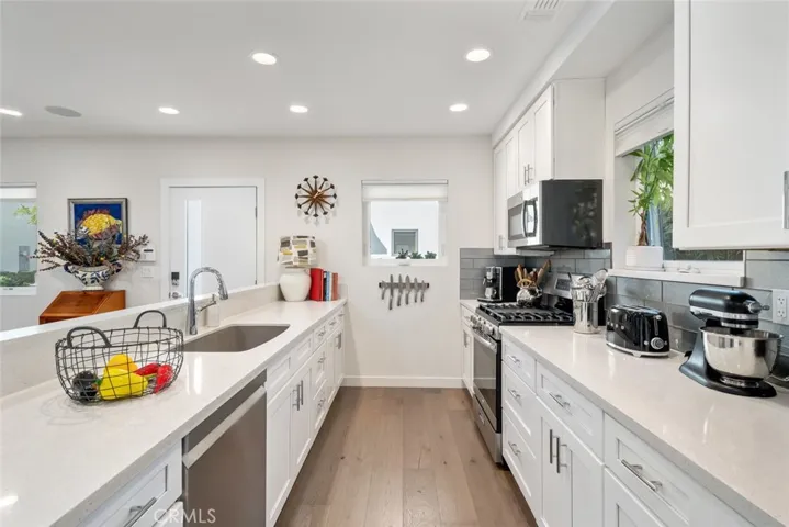 Contemporary Kitchen