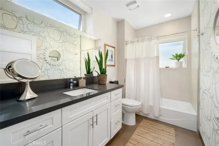 Upstairs full bathroom