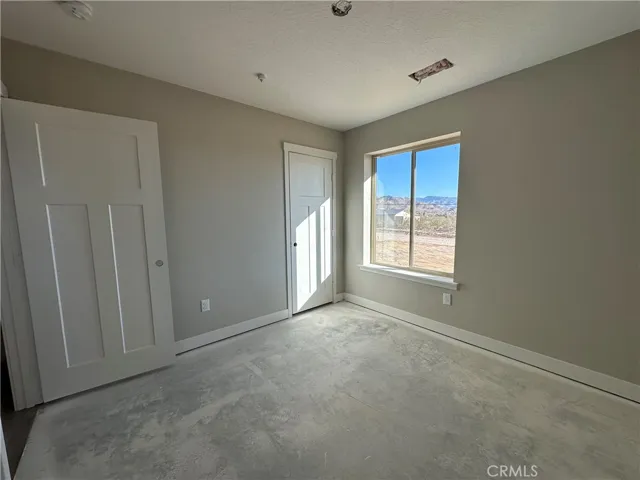 24140 Shoshone Road, Apple Valley, California 92307