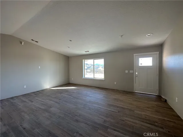24140 Shoshone Road, Apple Valley, California 92307