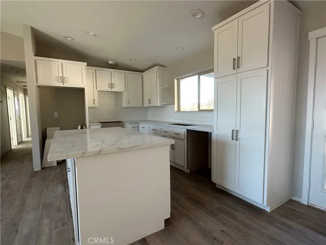 24140 Shoshone Road, Apple Valley, California 92307