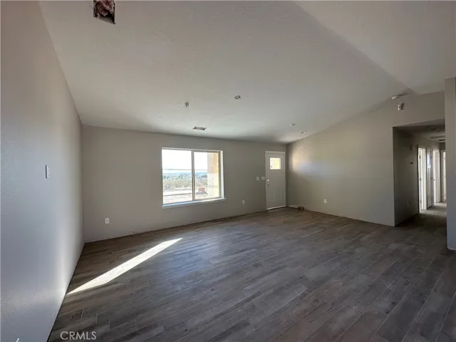 24140 Shoshone Road, Apple Valley, California 92307