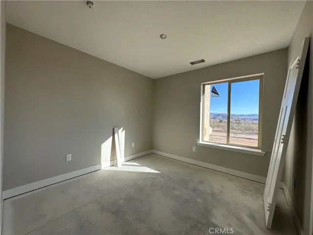 24140 Shoshone Road, Apple Valley, California 92307