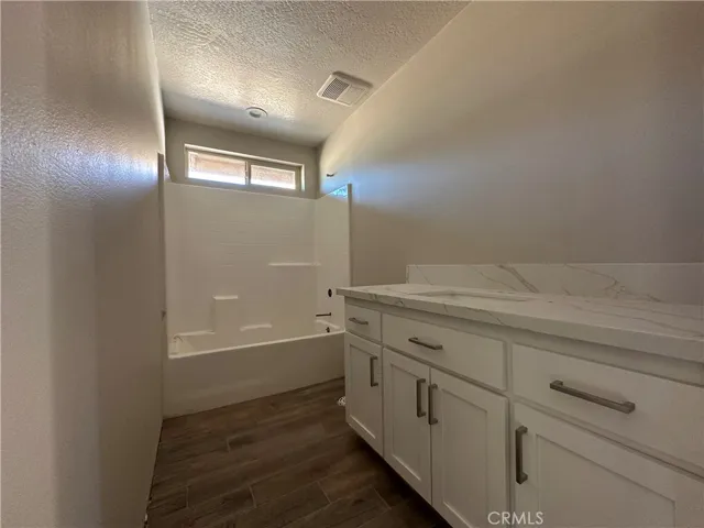 24140 Shoshone Road, Apple Valley, California 92307