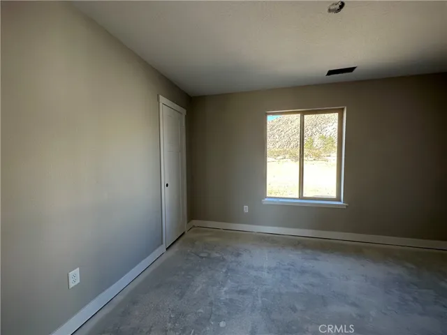 24140 Shoshone Road, Apple Valley, California 92307