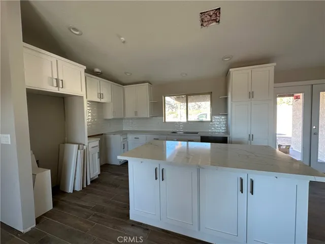 24140 Shoshone Road, Apple Valley, California 92307
