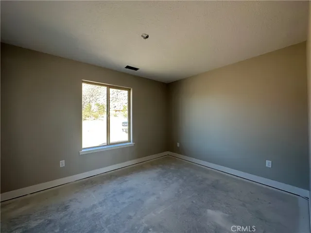 24140 Shoshone Road, Apple Valley, California 92307