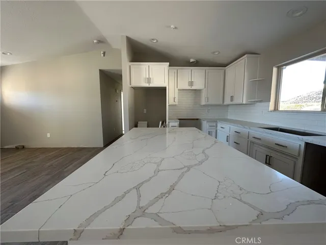 24140 Shoshone Road, Apple Valley, California 92307