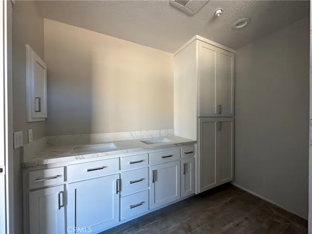 24140 Shoshone Road, Apple Valley, California 92307