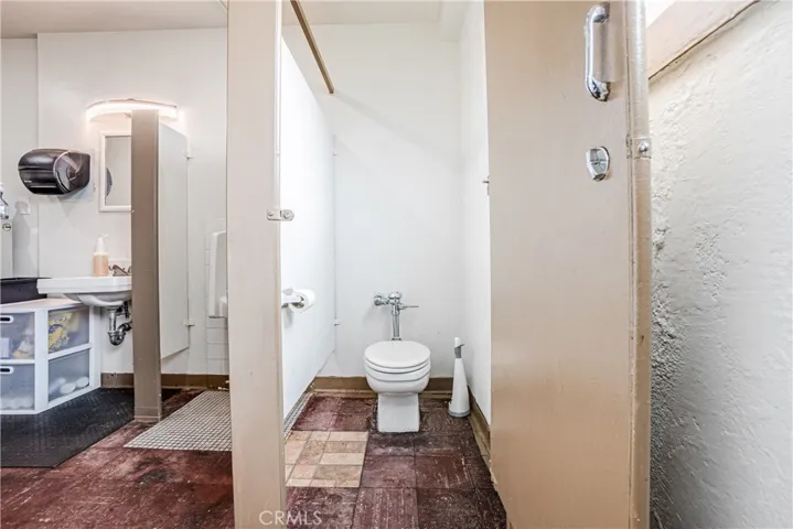 404 E Carson Street, Carson, California 90745