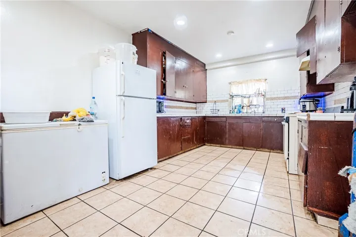 404 E Carson Street, Carson, California 90745