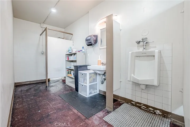 404 E Carson Street, Carson, California 90745
