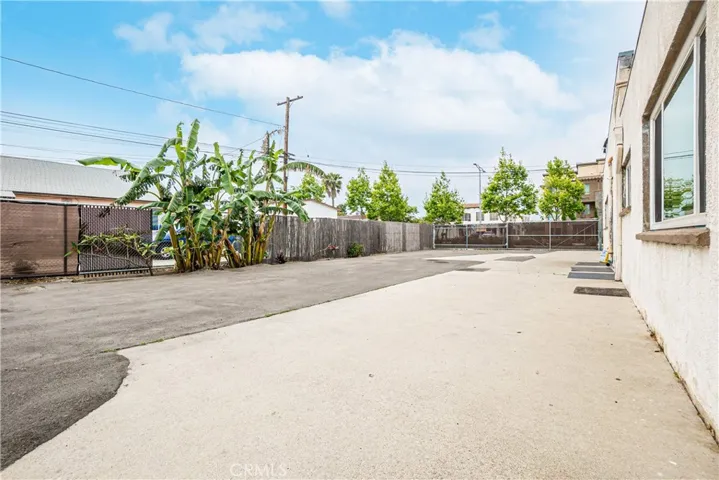 404 E Carson Street, Carson, California 90745