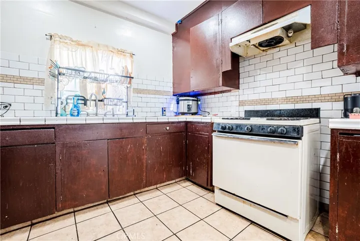 404 E Carson Street, Carson, California 90745