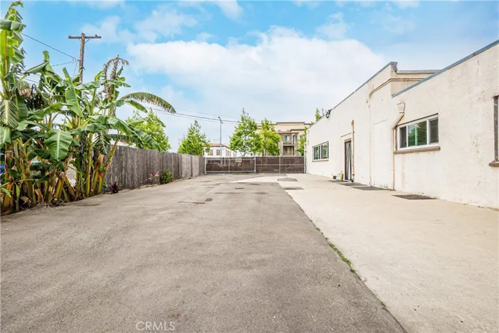 404 E Carson Street, Carson, California 90745