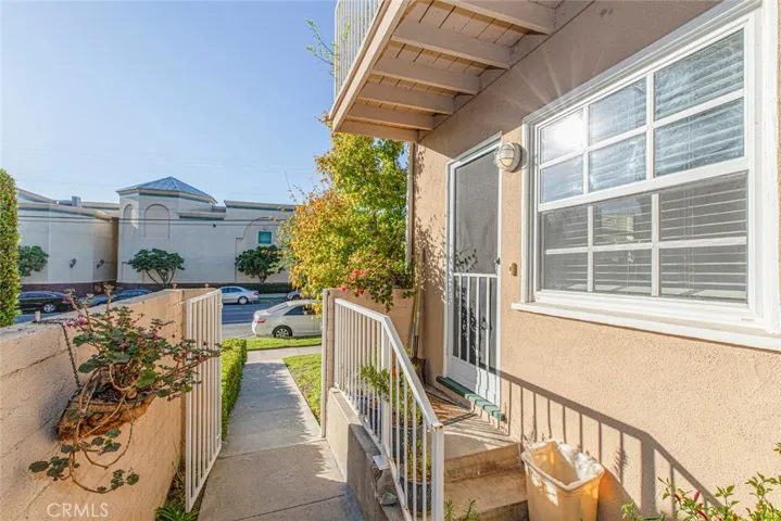 1100 N Verdugo Road, Glendale, California 91206