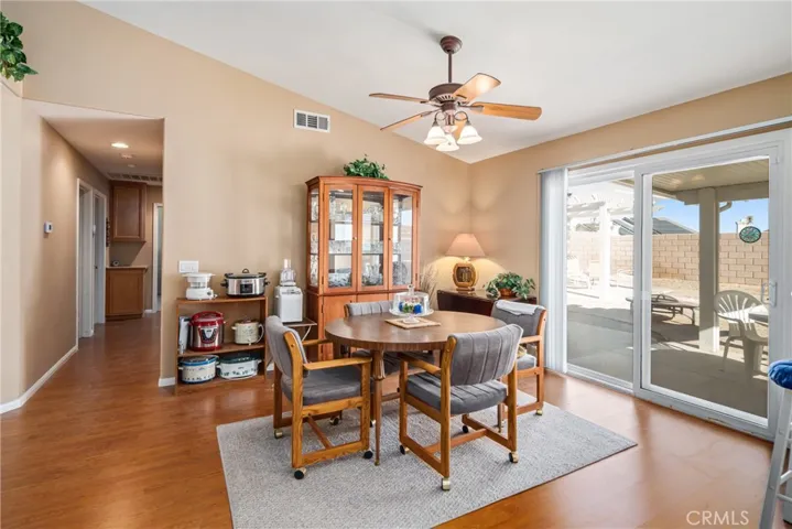 Kitchen eating area