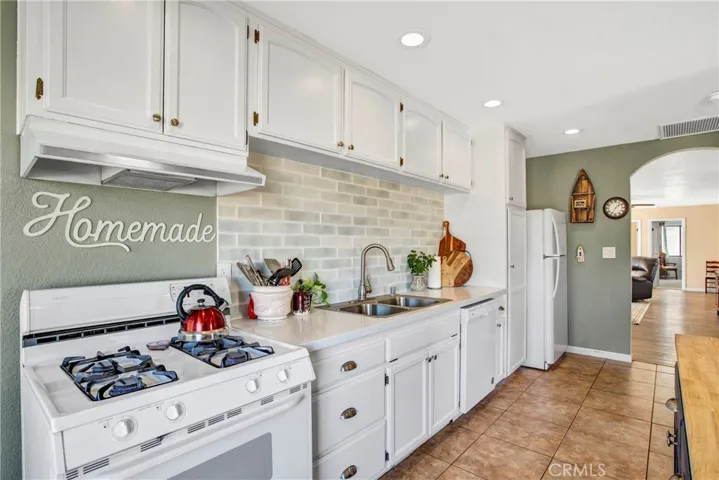 7850 Calpella Avenue, Hesperia, California 92345