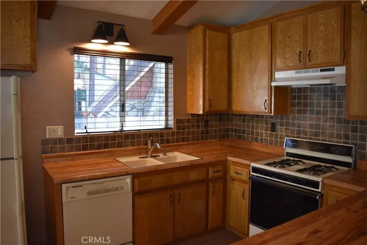 1605 Virginia Street, Wrightwood, California 92397