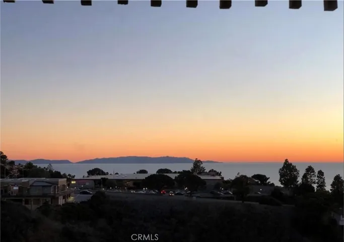 Ocean and Catalina View from unit at sunset from the balcony
