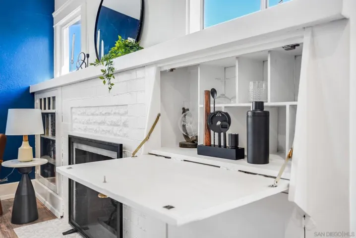Original built-in desk or sneaky bar? Your choice!