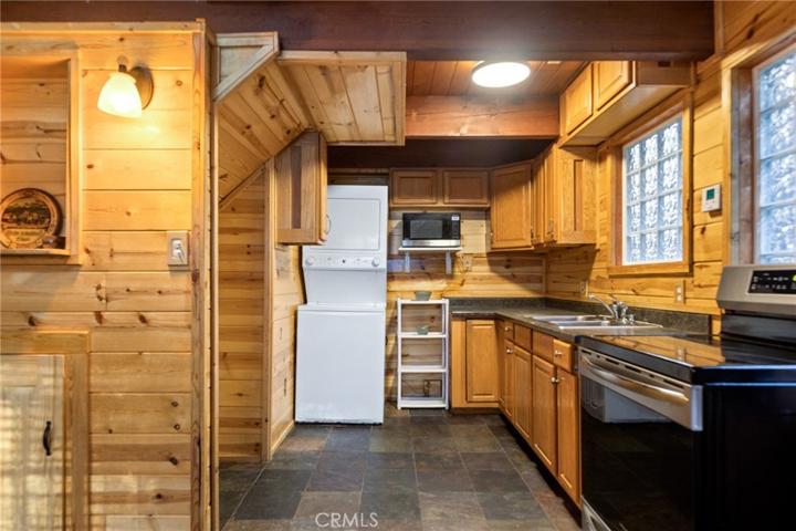 2418 Fir Drive, Running Springs, California 92382