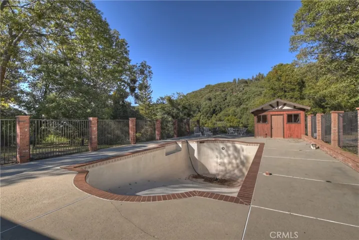 24725 Orchard Road, Crestline, California 92325