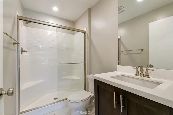 1st floor en suite bathroom.