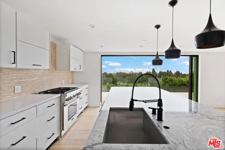1812 Navy Street, Santa Monica, California 90405