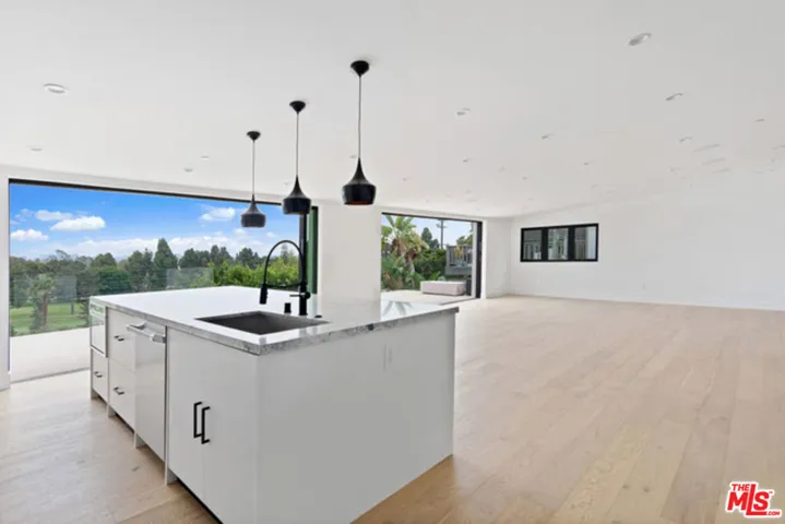 1812 Navy Street, Santa Monica, California 90405
