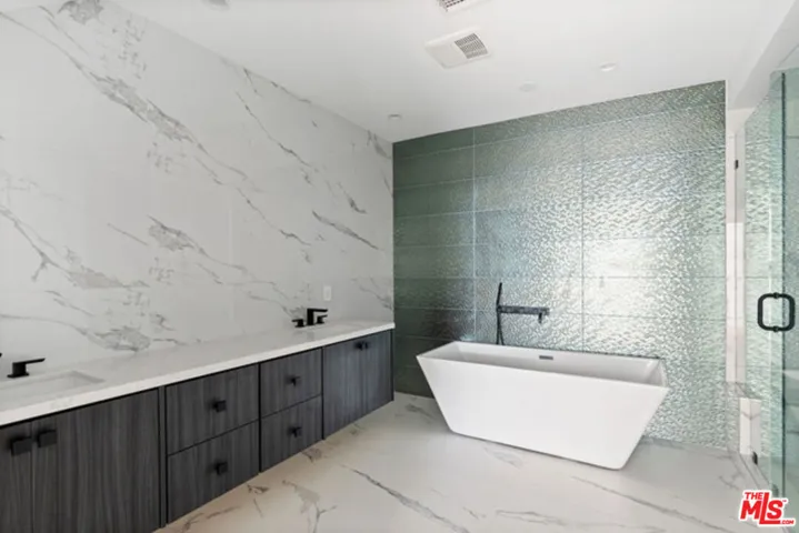 1812 Navy Street, Santa Monica, California 90405