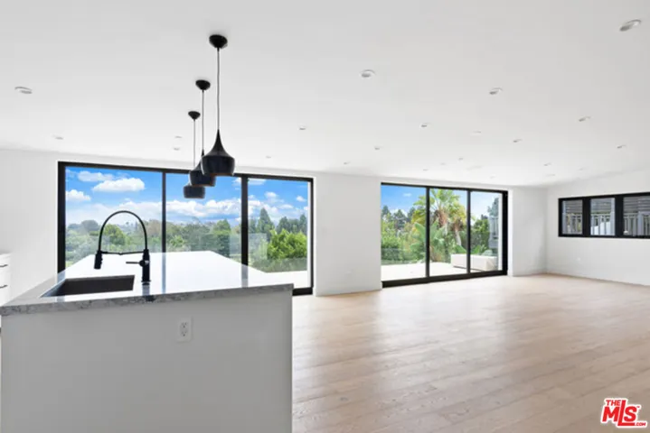 1812 Navy Street, Santa Monica, California 90405