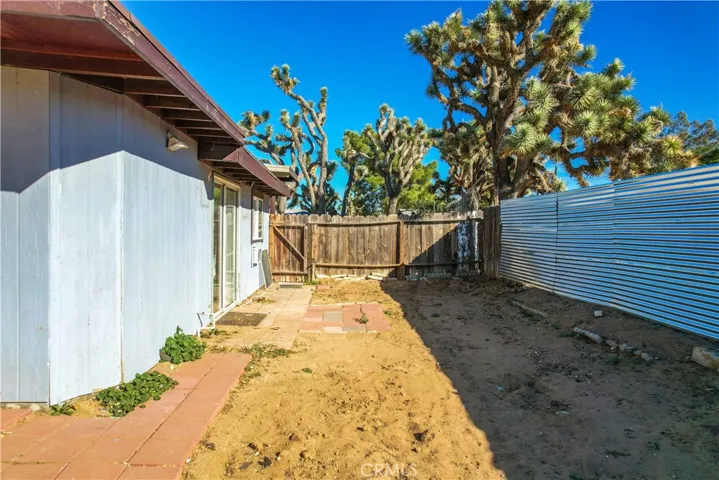 7638 Elk Trail, Yucca Valley, California 92284