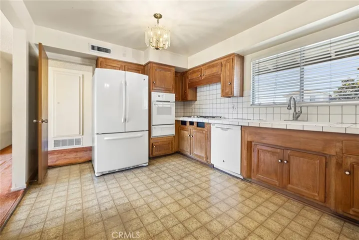 2810 Hemlock Place, Fullerton, California 92835
