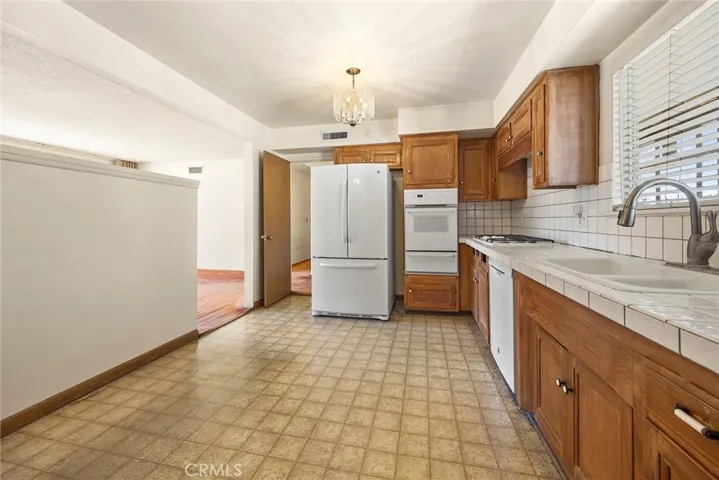 2810 Hemlock Place, Fullerton, California 92835