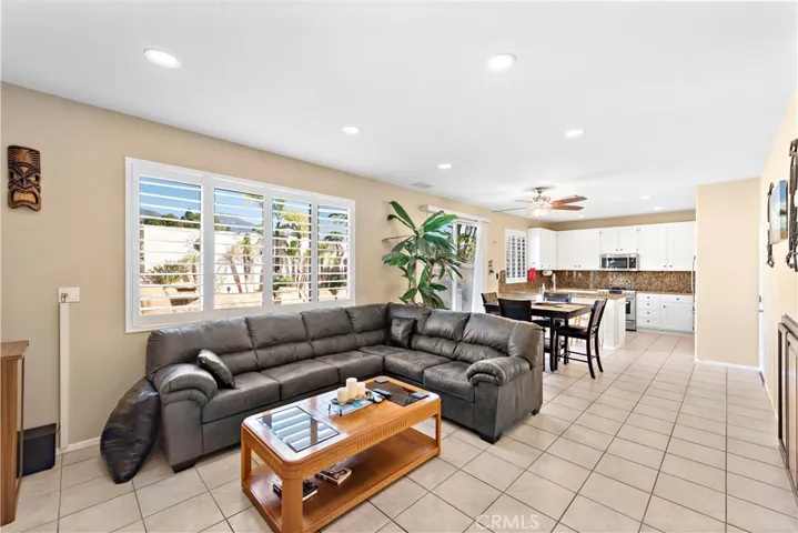 Open concept, recessed lighting