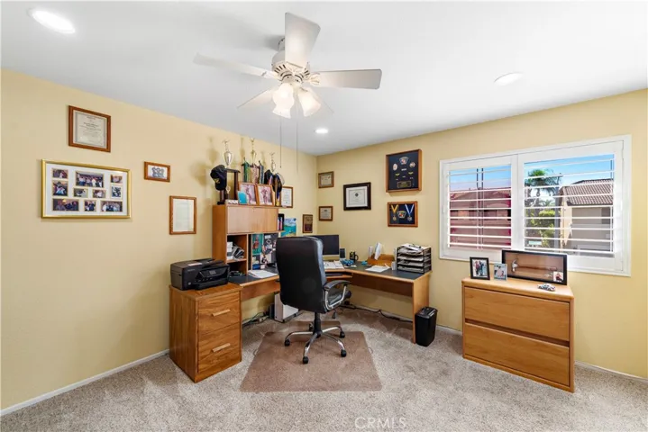 HUGE upstairs guest bedroom 1, walk in closet