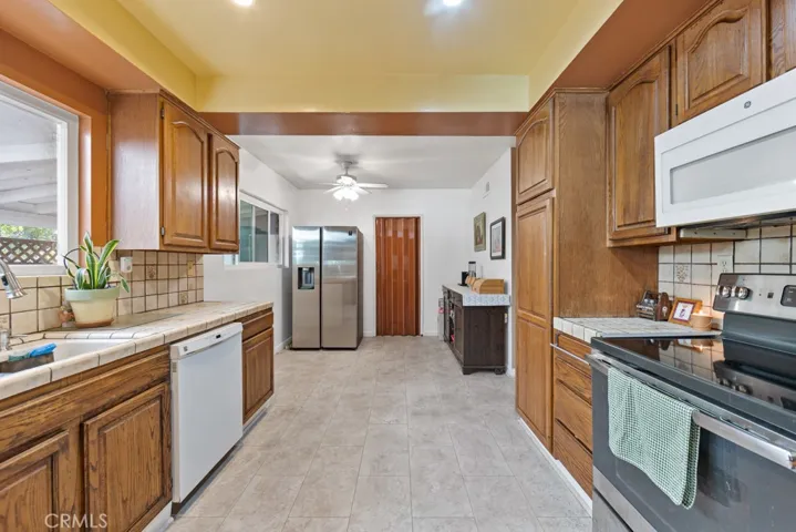 15829 Tupper Street, North Hills, California 91343