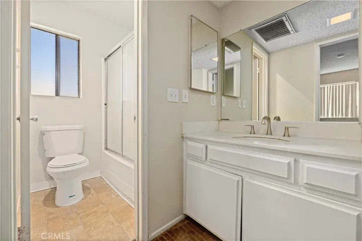 44200 Kingtree Avenue 47, Lancaster, California 93534