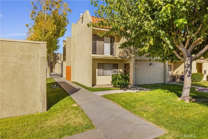 44200 Kingtree Avenue 47, Lancaster, California 93534