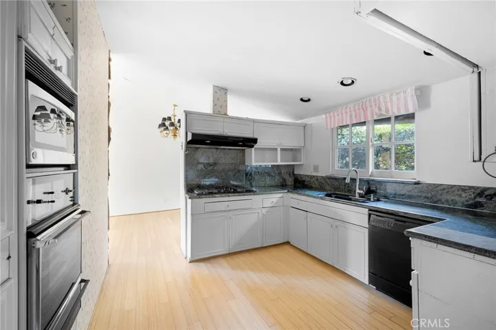 22261 Ybarra Road, Woodland Hills, California 91364