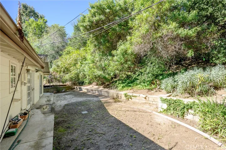 22261 Ybarra Road, Woodland Hills, California 91364