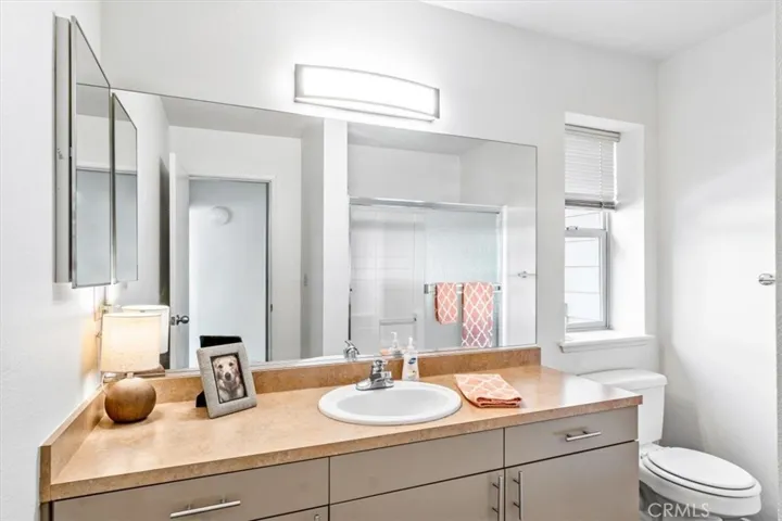 Full bathroom - 2nd Level, closest to living area
