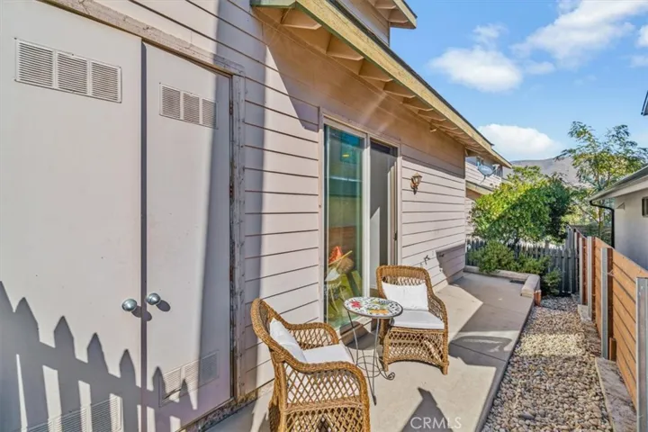 Private side yard