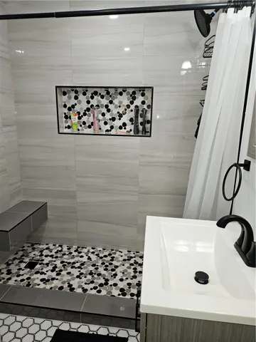.75 Shower & Toilet