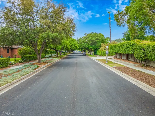 1050 Roxbury Road, San Marino, California 91108